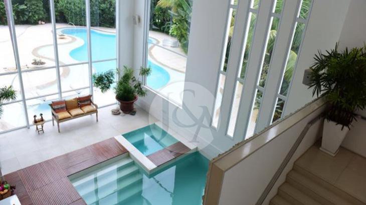 Xuxa decide se mudar e coloca mansão à venda por R$ 20 milhões no Rio