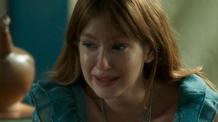 Marina Ruy Barbosa chorando, enquanto interpretava Luz em O Sétimo Guardião