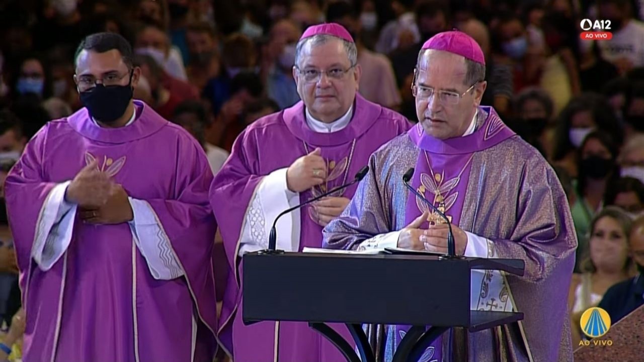 Bispos na Missa Matutina, transmitida pela TV Aparecida
