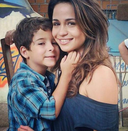 Nanda Costa mata as saudades de seu filho em \"Salve Jorge\"