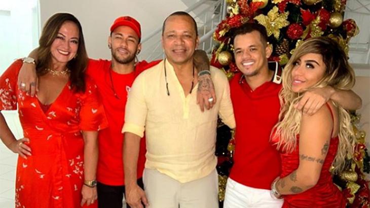 Neymar Jr., seu pai, sua mãe e sua irmã