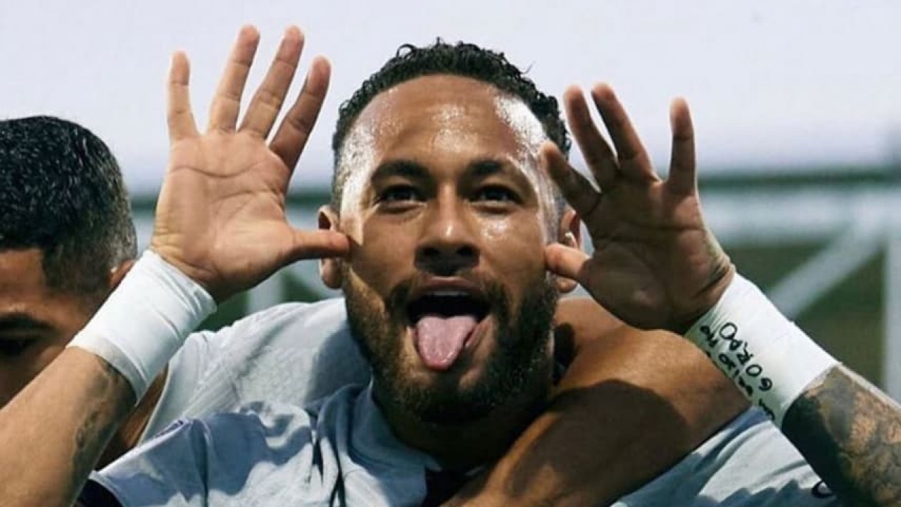 Neymar mostrando a língua 