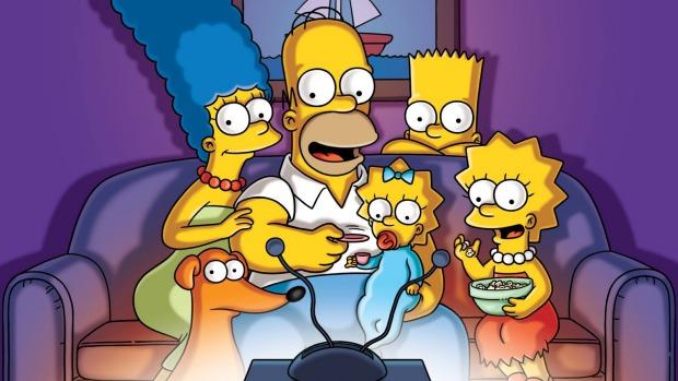 Os Simpsons na frente da TV
