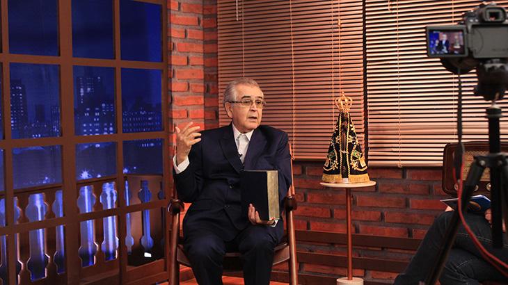 Padre Zezinho reúne famosos como Zeca Baleiro e Fagner em show ao vivo na TV Aparecida