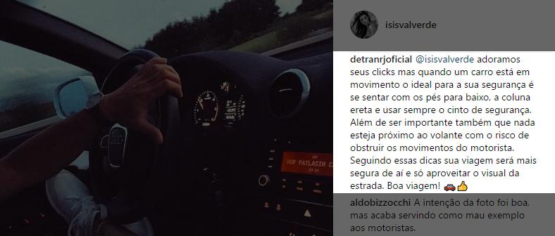 Débora Nascimento leva bronca do Detran por usar celular dirigindo: \"perigoso\"