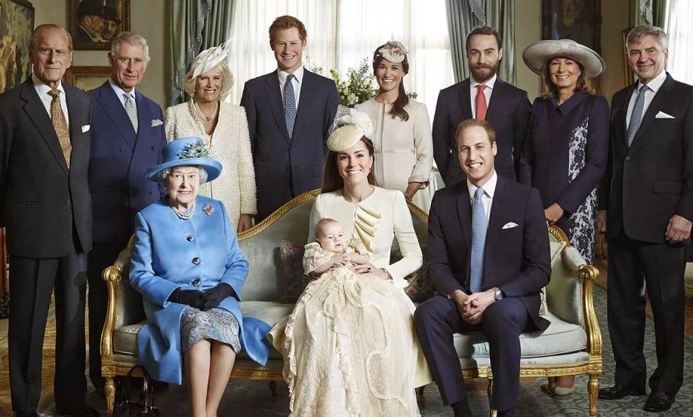 Foto da família real britânica reunida