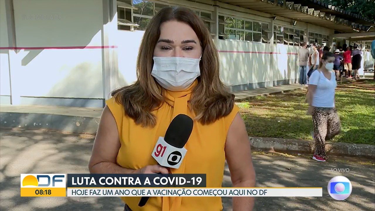 Repórter da Globo chora durante entrada em jornal e comove apresentador
