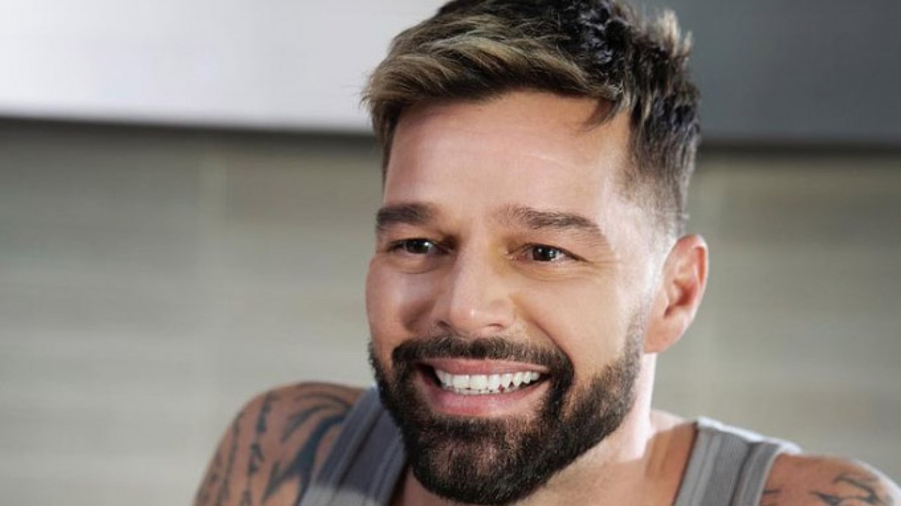 Ricky Martin sorrindo