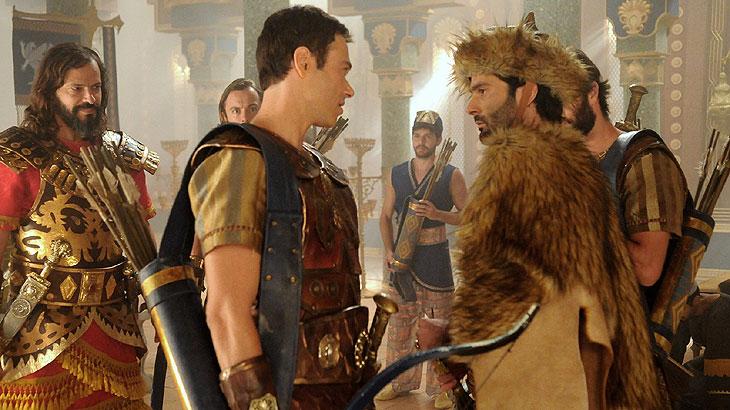 \"O Rico e Lázaro\": Nabonido se arruma para a caçada aos leões e é ridicularizado no palácio