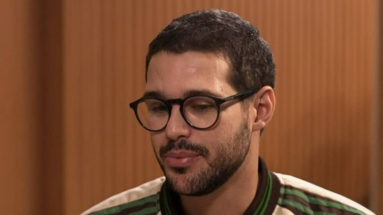 Rodrigo Mussi de óculos e barba no Encontro