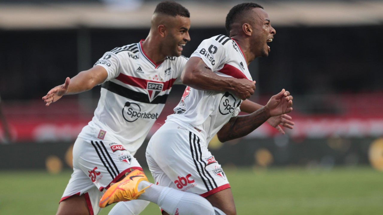 São Paulo comemorando o gol contra o Corinthians