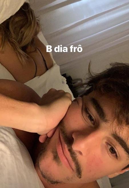 Bruno Montaleone mostra Sasha dormindo em rede social