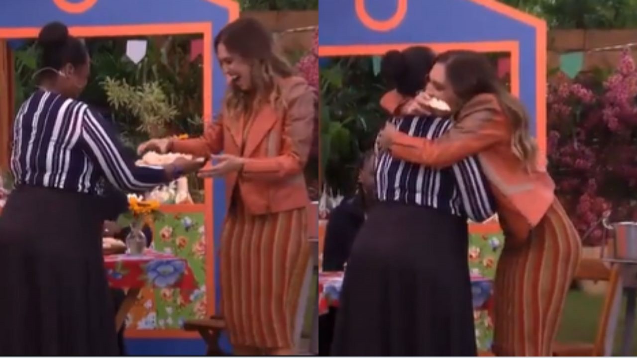 Dona Silene servindo cocadas à Talitha Morete e abraçando a apresentadora