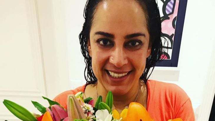 Internada com Covid-19 e pneumonia, Silvia Abravanel exibe flores em foto postada no Instagram