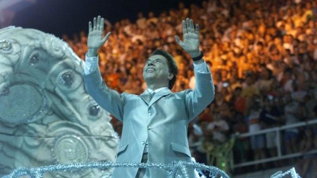 Há 20 anos, Silvio Santos desfilava no Carnaval e bombava Ibope da Globo