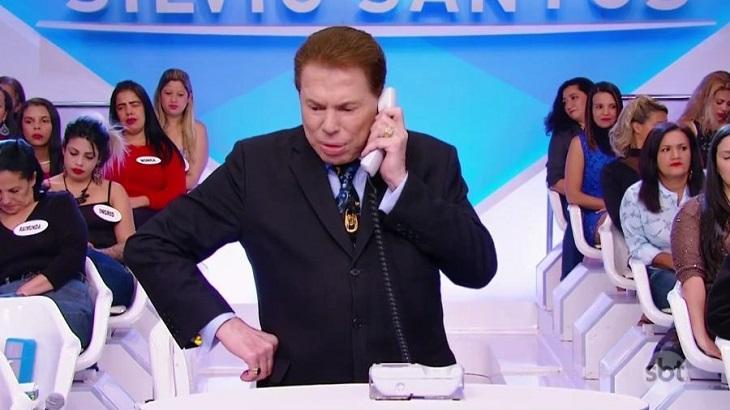 Silvio Santos no telefone