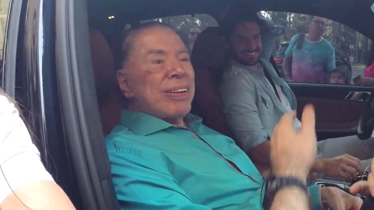 Silvio Santos dentro de carro