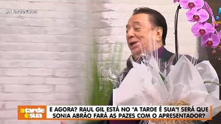 Raul Gil vai ao programa de Sônia Abrão e faz as pazes com apresentadora após briga