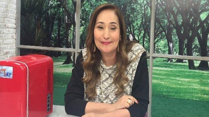 \"Eu adoraria apresentar um telejornal\", revela Sônia Abrão
