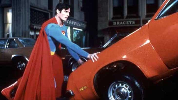 Christopher Reeve em cena de "Superman IV - Em Busca da Paz"