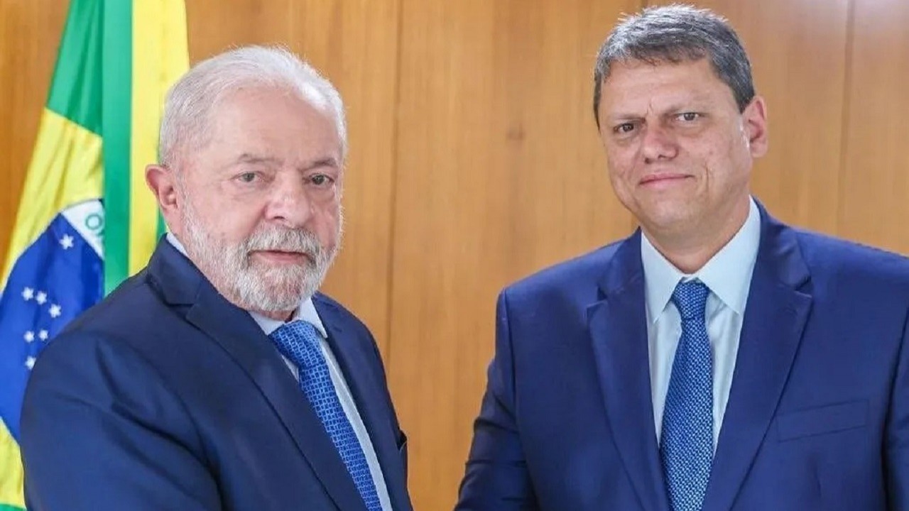 Tarcísio e Lula em foto