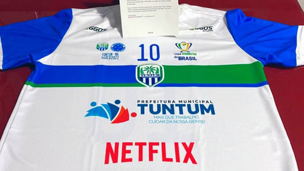 Camiseta do time Tuntum com patrocínio da Netflix