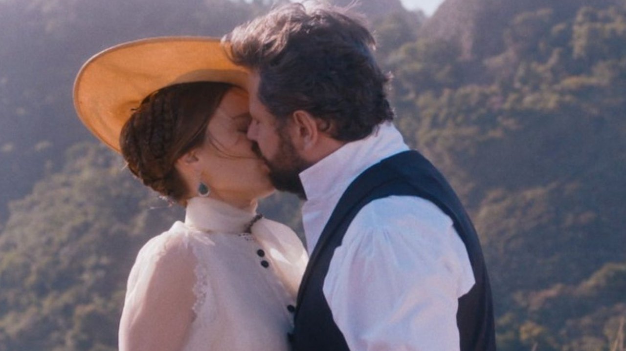 Dom Pedro e Luísa se beijando