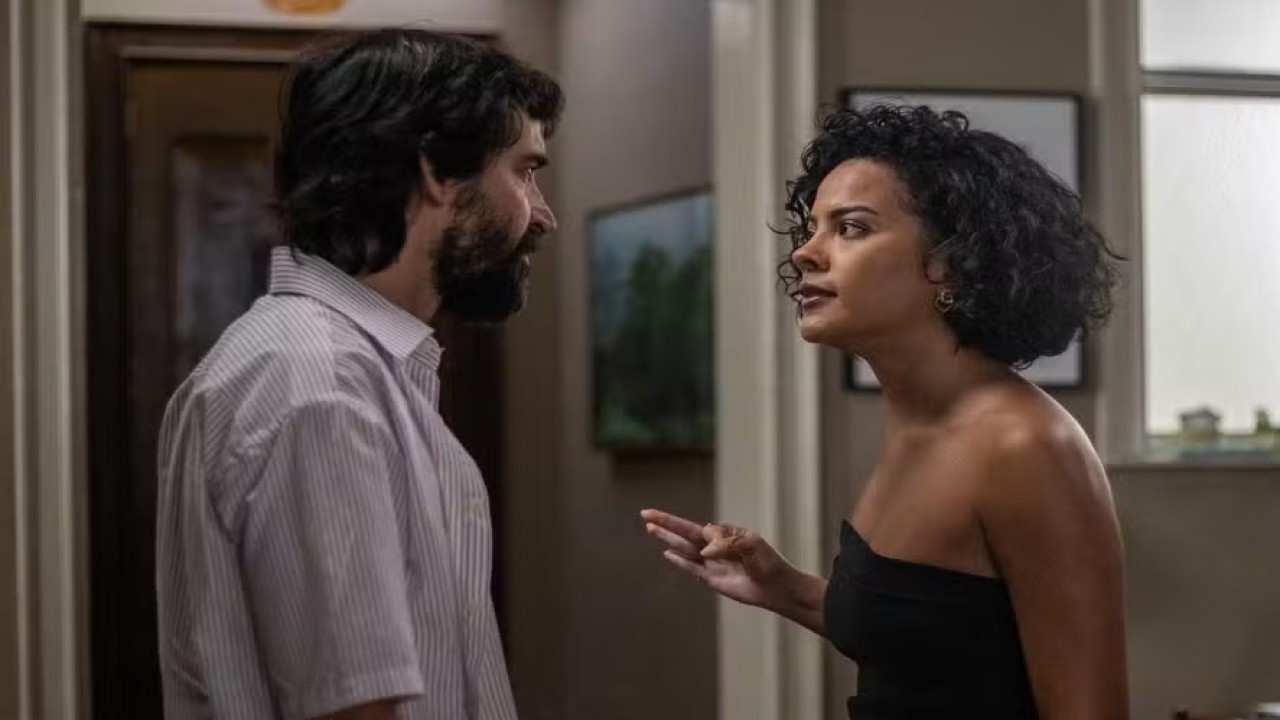 Maria de Fátima discutindo com Rubinho em cena de Vale Tudo