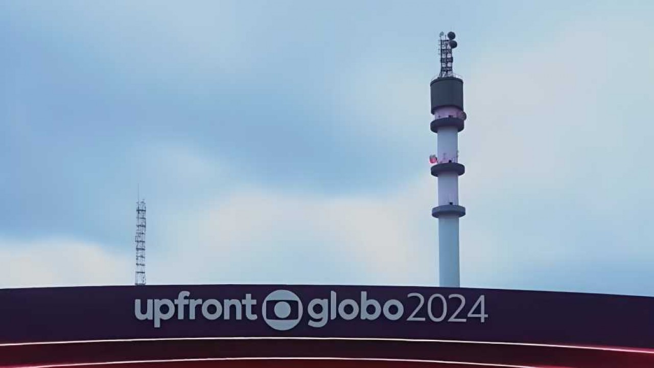 Torre da Record aparece na entrada do Upfront Globo 2024