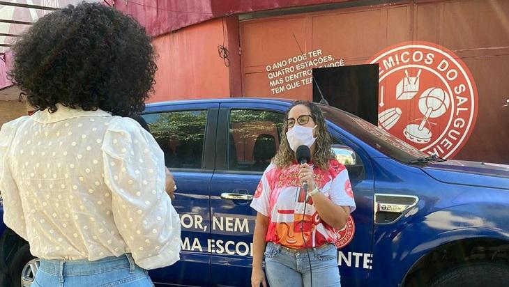 Valéria Valenssa volta aos trabalhos com reportagem sobre Carnaval no Balanço Geral