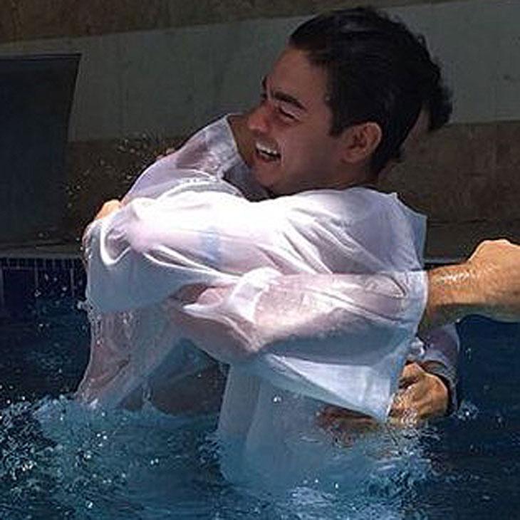 Yudi Tamashiro é batizado por igreja evangélica: \"quem crer será salvo\"